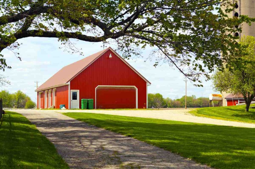 red-farm-with-cloudy-sky-2026-03-26-11-36-01-utc