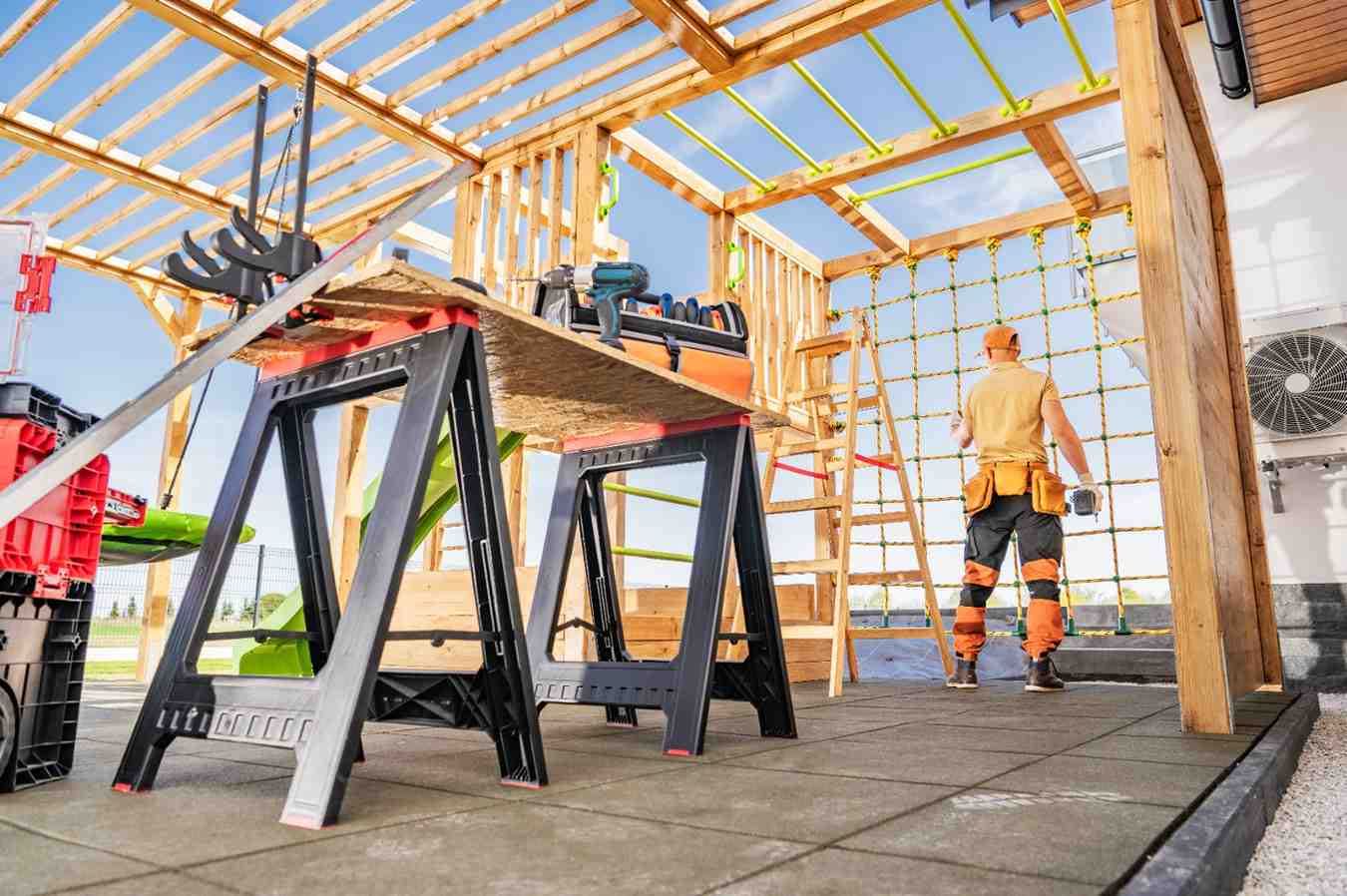 construction-worker-focuses-on-building-a-wooden-s-2026-01-08-08-09-00-utc