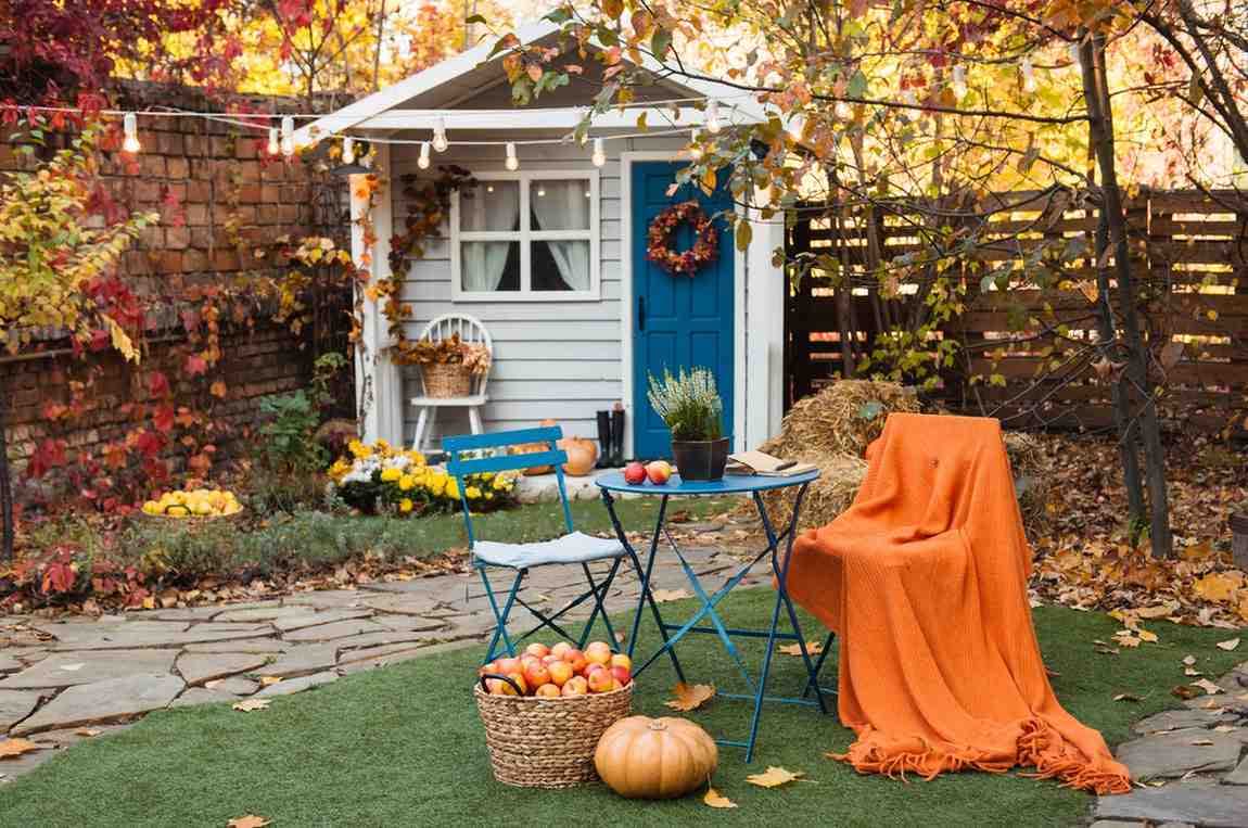 decorated-autumn-country-white-house-with-basket-o-2026-03-20-00-37-18-utc
